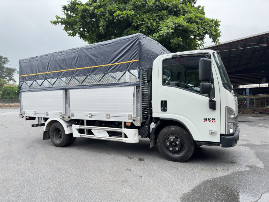 Xe Tải Isuzu QKR270 Thùng Bạt 2.7 Tấn