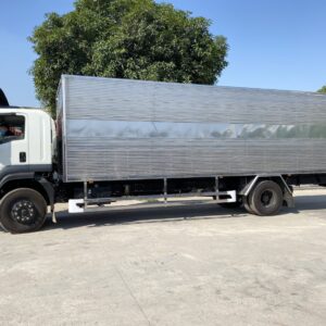 Xe tải ISUZU 8 tấn thùng Kín siêu dài 9m6