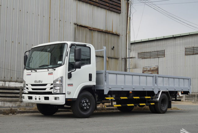 xe-tai-isuzu-nqr550-thung-lung-4